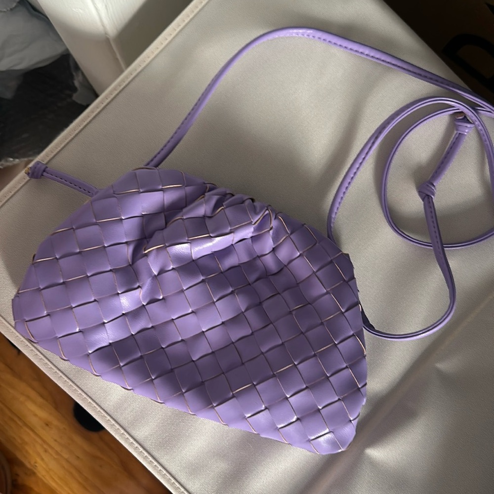 Woven clutch